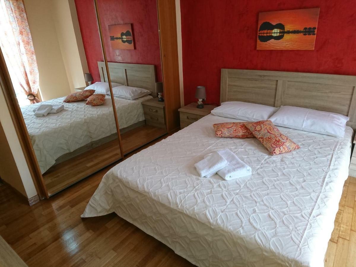 Διαμέρισμα 90 τ.μ. με 2 υπνοδωμάτιο και 1 ιδιωτικό μπάνιο σε Παγκράτι Αθήνα Εξωτερικό φωτογραφία